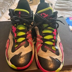 Boys Jordan show size 5